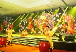 Các tiết mục tiêu biểu trong đêm tiệc Gala dinner “Sắc màu Hưng Thịnh 2016”